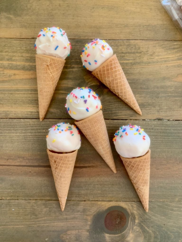 3 Scoops of Fun cake pop favor