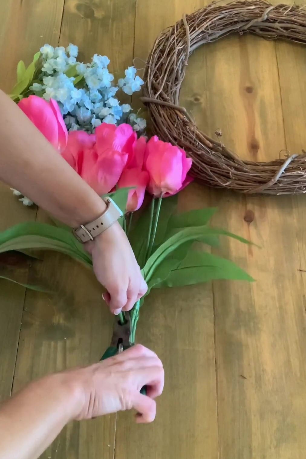 Easy Outdoor Spring Wreath